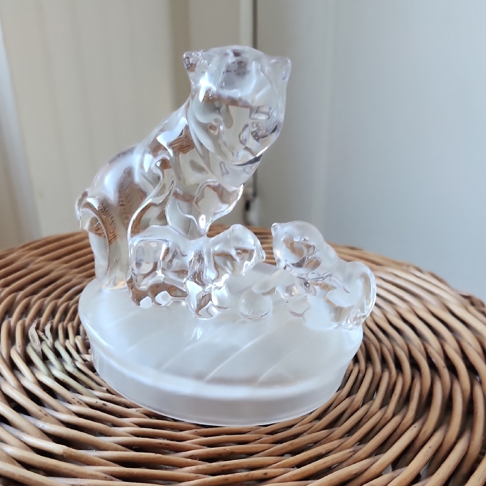 RCR Royal Crystal Lioness and Cubs